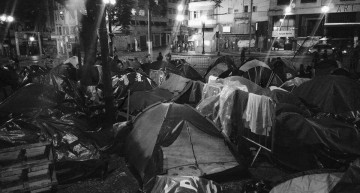 São Paulo: 34 days after fire, victims still living in tents